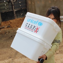 Water for Syrian refugee children in Lebanon Image 3